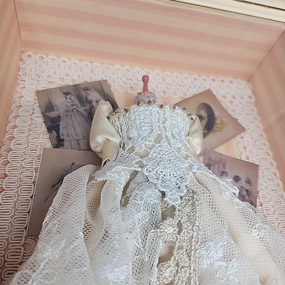 Victorian Shadow Box 3D Diorama Framed Art Ladies Off Whi Dress Roses 13" X 9.5" - Picture 2 of 6